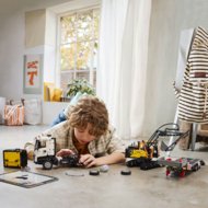 42175 LEGO® Technic Kravas auto Volvo FMX un elektriskais ekskavators EC230