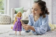 DISNEY PRINCESS dziedošā lelle Rapunzel, HPD41
