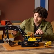 42215 LEGO® Technic Volvo EC500 Hybrid ekskavators