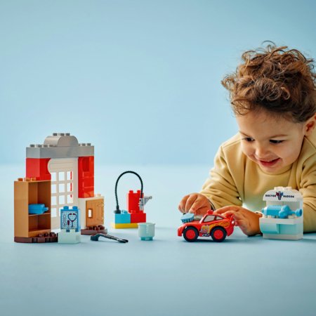 10456 LEGO® DUPLO® Disney™ Makvīna vizīte Doc garāžā 