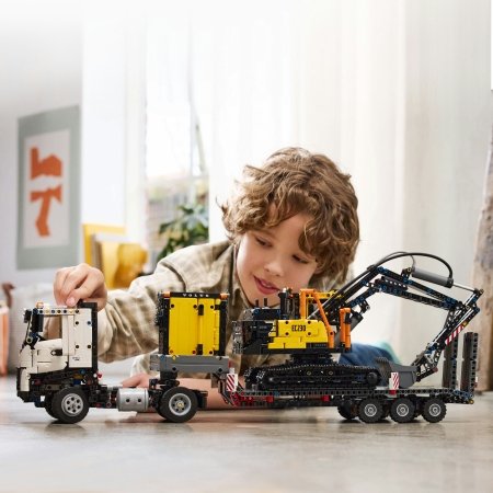 42175 LEGO® Technic Kravas auto Volvo FMX un elektriskais ekskavators EC230 