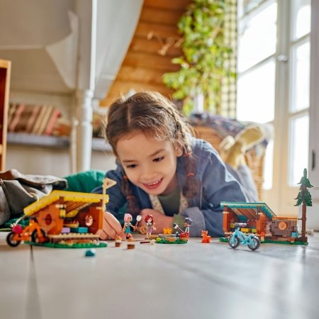 42624 LEGO® Friends Piedzīvojumu nometne: mājīgās būdiņas 