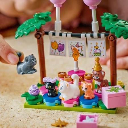 42666 LEGO® Friends Kaķu dzimšanas dienas ballīte un mājiņa kokā 
