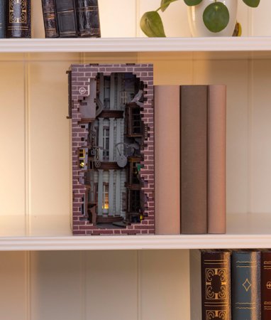 REVELL modelis Diagon Alley - Harry Potter: Tiny Adventures Ar rokām darinātas miniatūras, 00530 