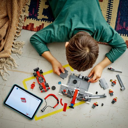 60443 LEGO® City Project Alicia 2025 F1® pitstops un autotehniķi ar Ferrari auto 