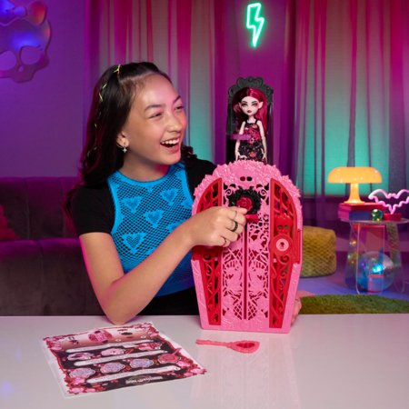 MONSTER HIGH lelle Spocīgie noslēpumi: Pusnakts dārza sērija - Draculaura, HYT72 