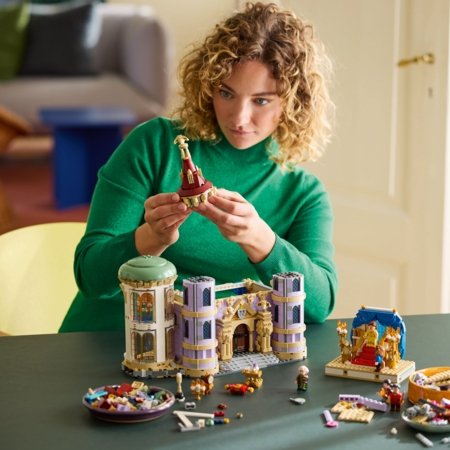 43263 LEGO® Disney Princess™ Skaistules un Briesmoņa pils 