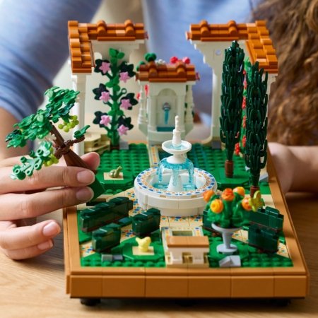 10359 LEGO® Icons Strūklaku dārzs 