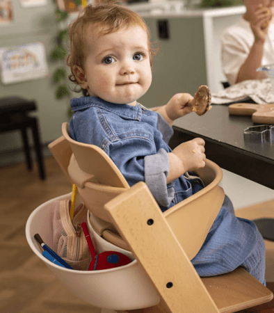 STOKKE barošanas krēsls ar aizsargbarjeru TRIPP TRAPP, storm grey, 684800 