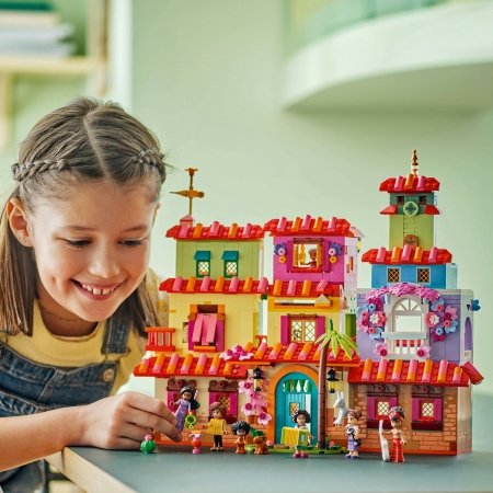 43245 LEGO® Disney™ Specials Maģiskais Madrigālu nams 