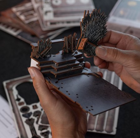 REVELL modelis Iron Throne - House of the Dragon: Tiny Adventures Ar rokām darinātas miniatūras, 00531 