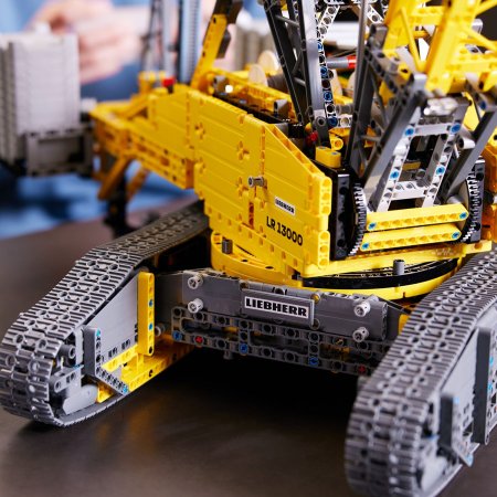 42146 LEGO® Technic Kāpurķēžu celtnis Liebherr LR 13000 42146
