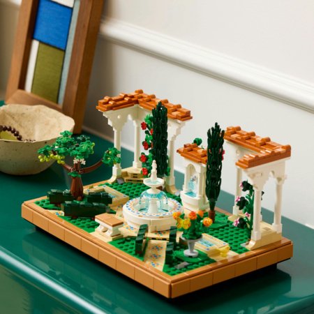 10359 LEGO® Icons Strūklaku dārzs 