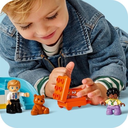 10443 LEGO® DUPLO® Town Pirmo reizi lidostā 