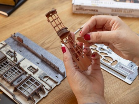 REVELL modelis Diagon Alley - Harry Potter: Tiny Adventures Ar rokām darinātas miniatūras, 00530 