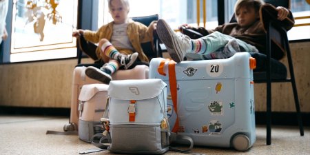 Stokke® transformējams čemodāns un mugursoma JETKIDS™, white, 570605 570605