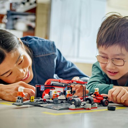 60443 LEGO® City Project Alicia 2025 F1® pitstops un autotehniķi ar Ferrari auto 
